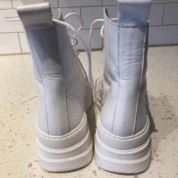 White leather boots. - Picture 3 of 4